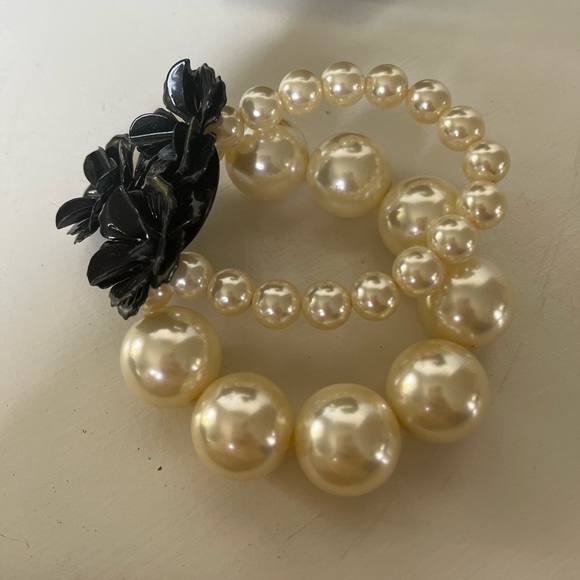 Gorgeous pearl necklace and bracelet set - Picture 2 of 4